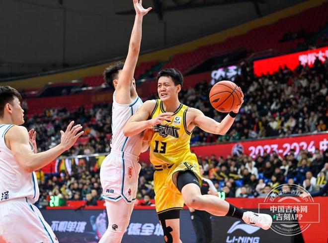 吉林男篮大获胜利,胜出对山东队 吉林男篮大获胜利,胜出对山东队