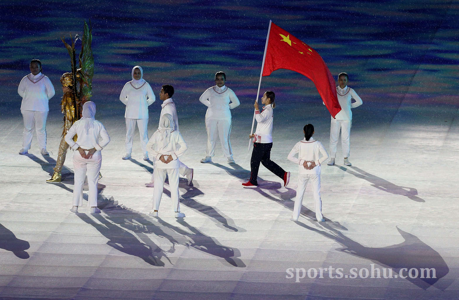 乐鱼-印度尼西亚亚运会中国代表团抵达雅加达出征备战备战。