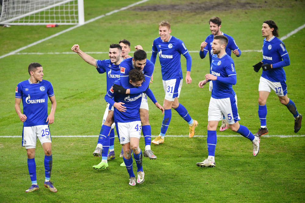 汉诺威与沙尔克04握手言和战平德甲比赛提前结束收官演出的简单介绍 汉诺威与沙尔克04握手言和战平德甲比赛提前结束收官演出的简单介绍