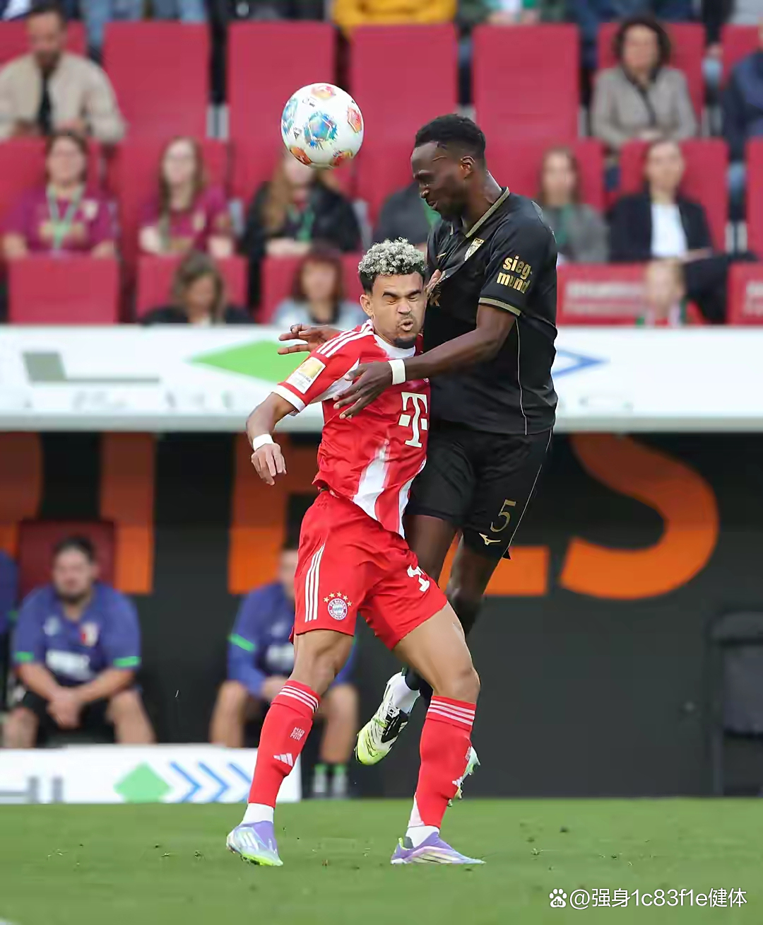 奥格斯堡球员表现抢眼,力保不败 奥格斯堡球员表现抢眼,力保不败