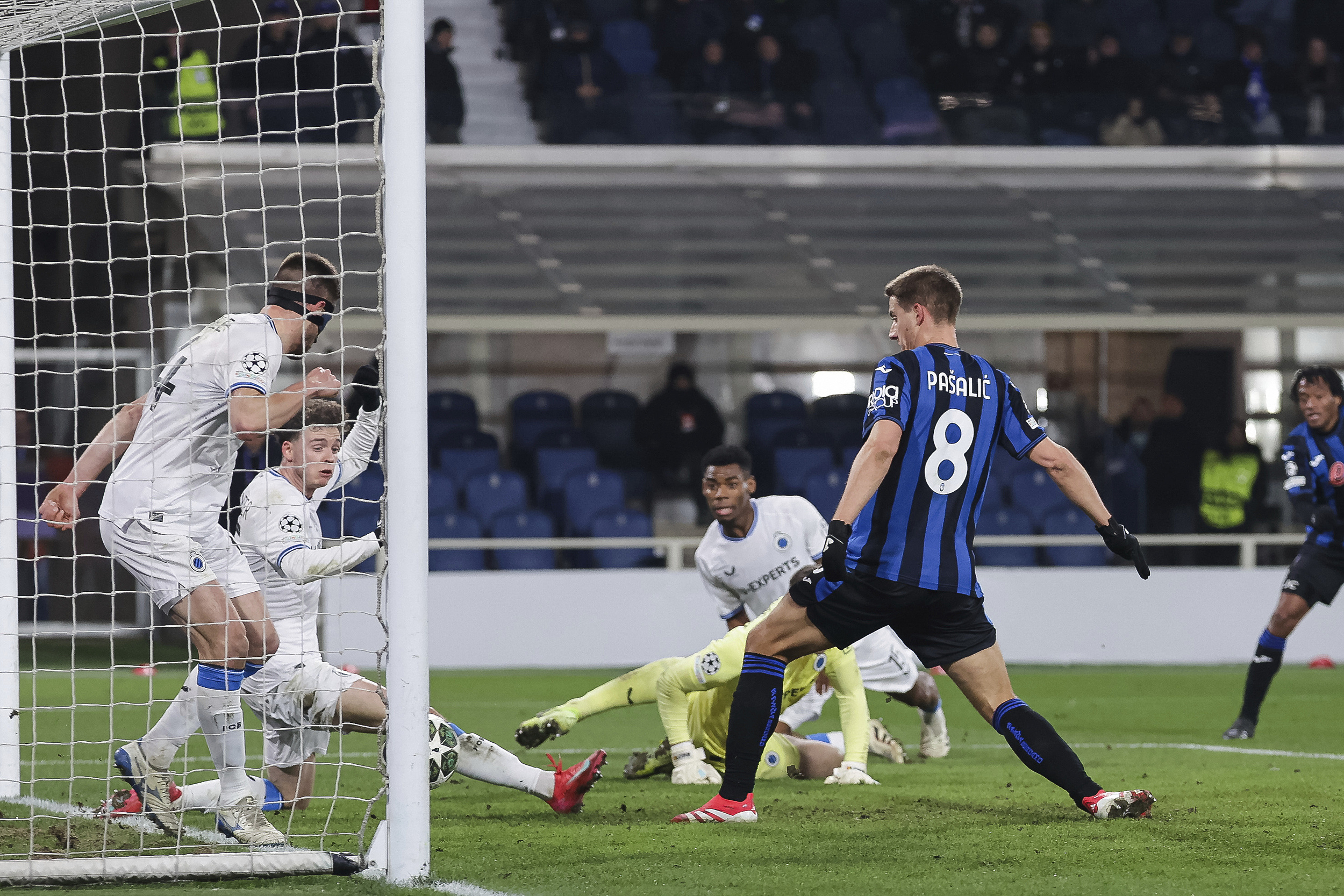 火爆开赛!欧洲预赛紧张开战 火爆开赛!欧洲预赛紧张开战