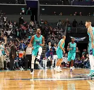 包含黄蜂主场逆袭鹈鹕，胡佛神勇得分助球队实现翻盘的词条