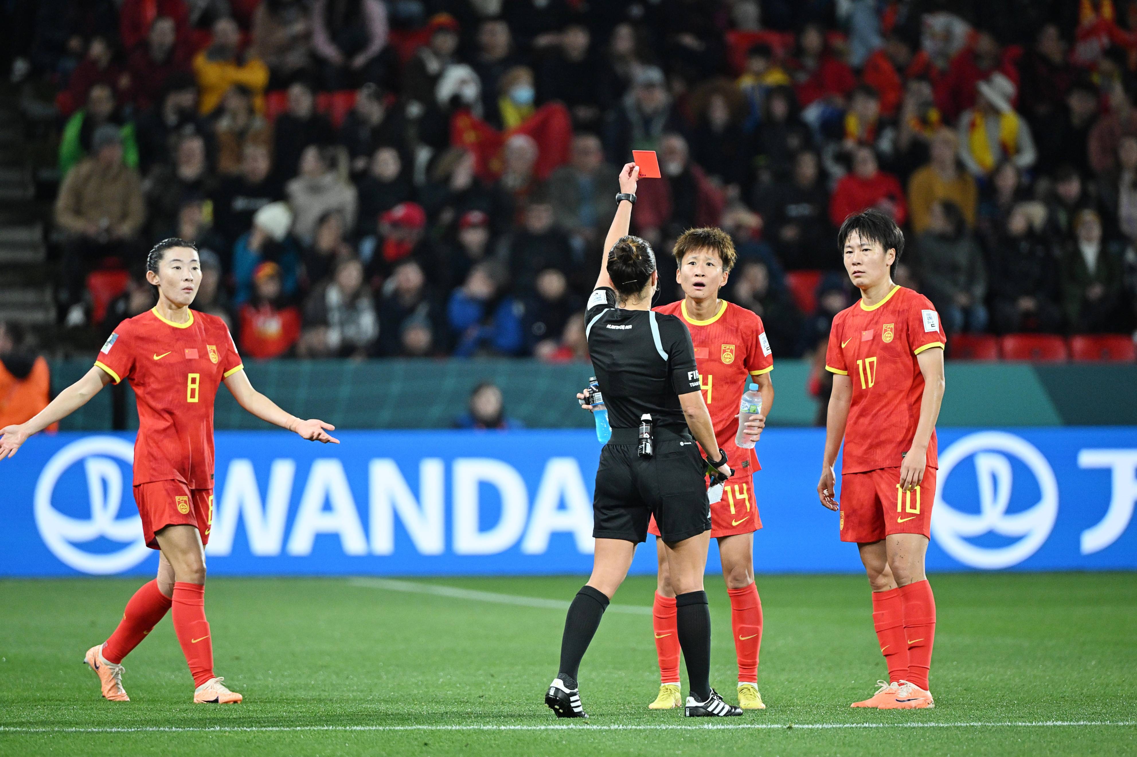 中国女足主场击败英格兰队,喜获佳绩 中国女足主场击败英格兰队,喜获佳绩