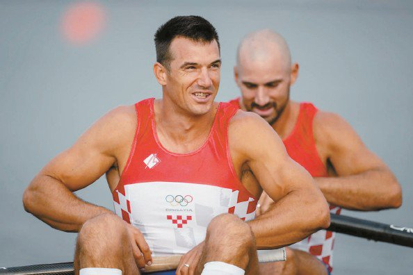 乐鱼官方网站-英国赛艇团队合作默契，雄霸赛场