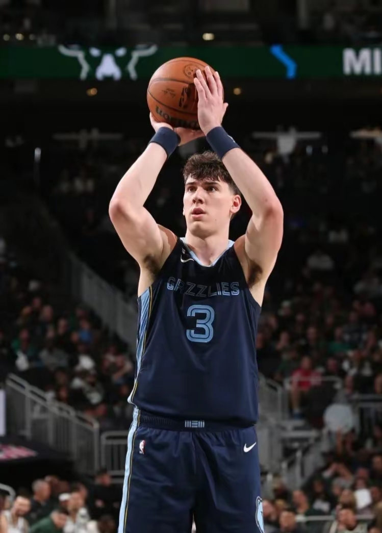 leyu乐鱼体育中国-快船绝地反击湖人B队，巴图姆送出助攻