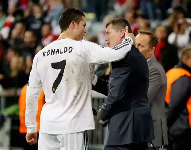 土耳其力克瓦伦西亚,马夏尔制霸全场 土耳其力克瓦伦西亚,马夏尔制霸全场