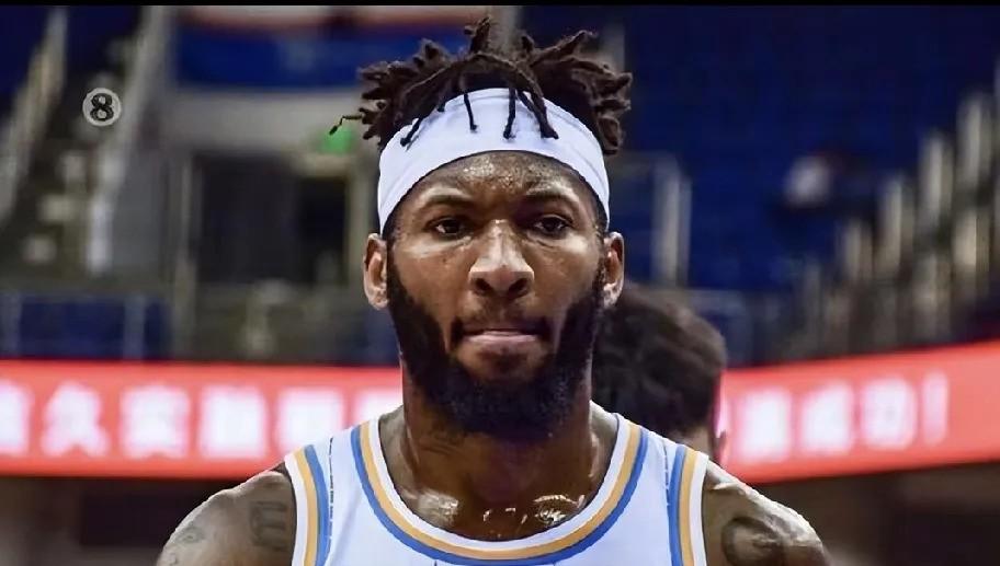 联盟最强中锋被罚出场造成困局 联盟最强中锋被罚出场造成困局