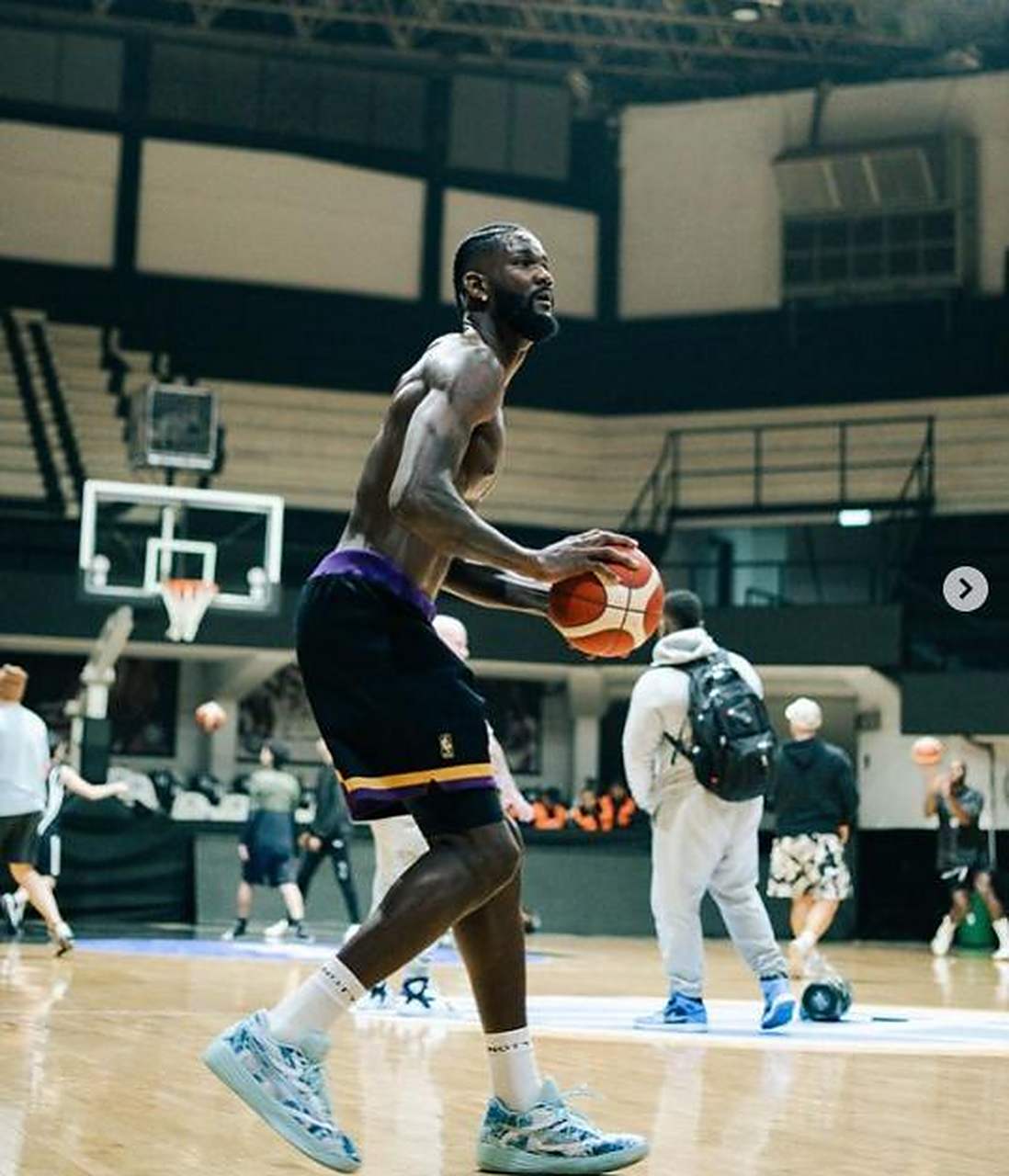 太阳中锋艾顿:我们要坚定信心才能赢下比赛的简单介绍 太阳中锋艾顿:我们要坚定信心才能赢下比赛的简单介绍