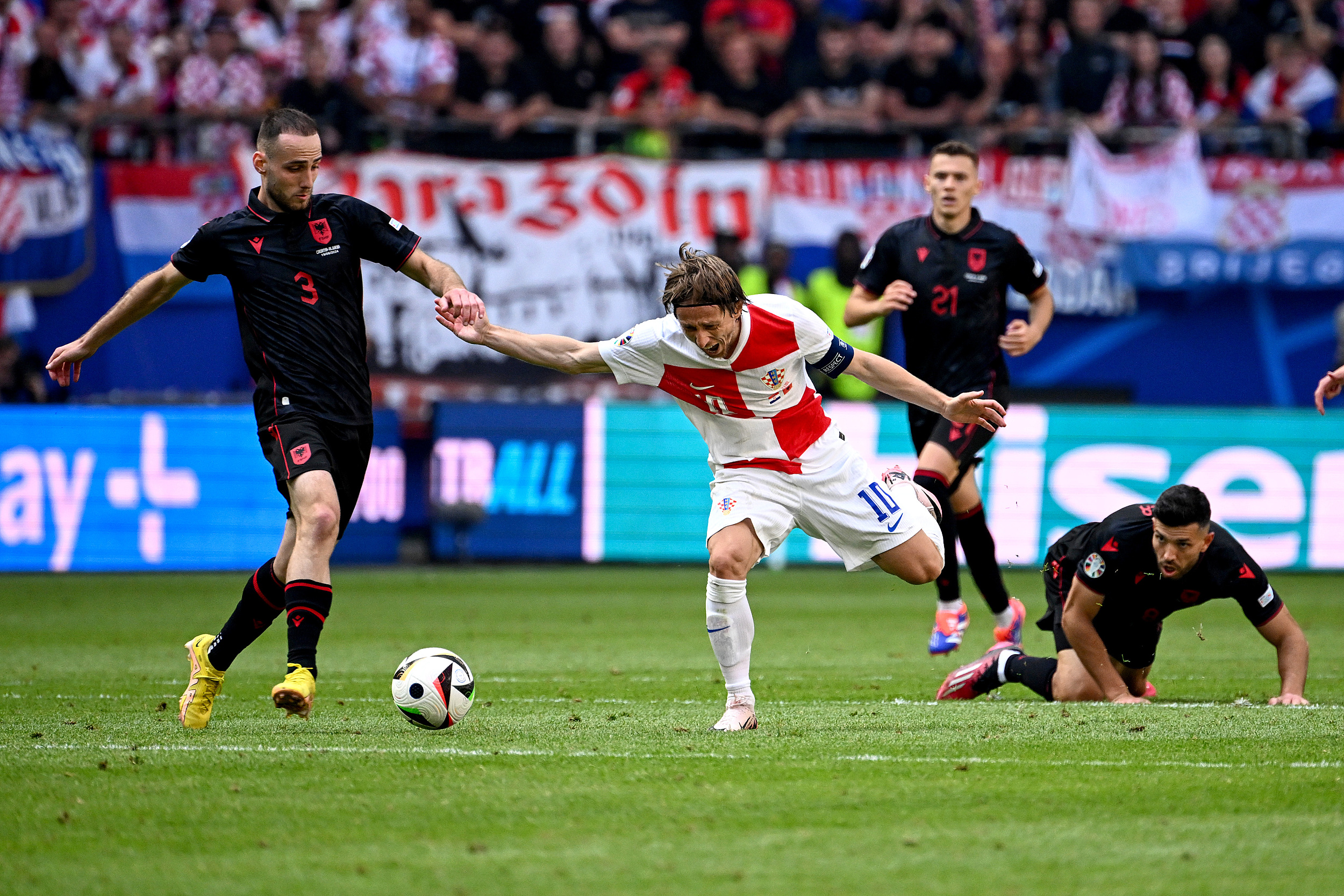 美国鏖战阿根廷,莫德里奇送出助攻 美国鏖战阿根廷,莫德里奇送出助攻