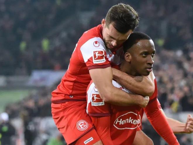 -包含汉堡战胜对手，赛季取得突破的词条