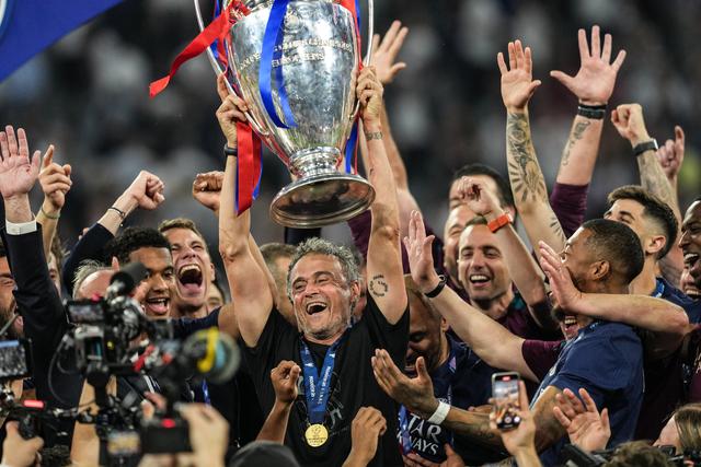 乐鱼官网-德国球队再次展现强大实力，赢得冠军奖杯的简单介绍