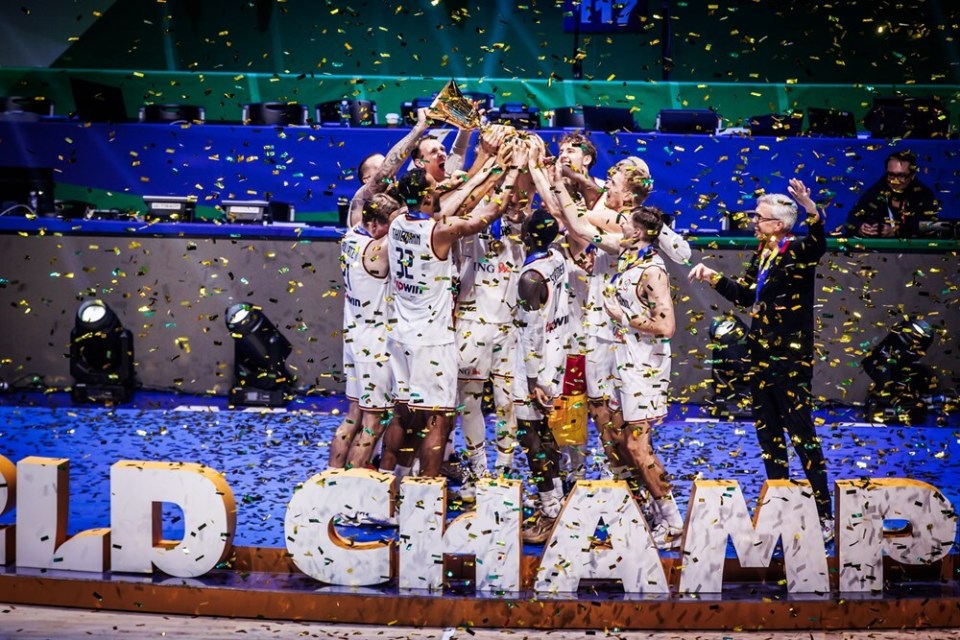 德国球队再次展现强大实力,赢得冠军奖杯的简单介绍 德国球队再次展现强大实力,赢得冠军奖杯的简单介绍