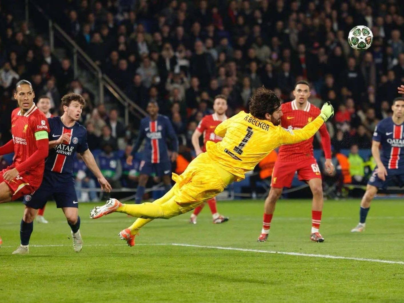 利物浦主场战胜瓦伦西亚，晋级欧冠八强的简单介绍